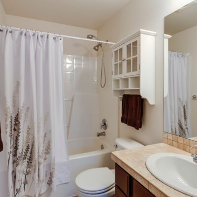 12 Tips for Maximizing Space in a Small Bathroom